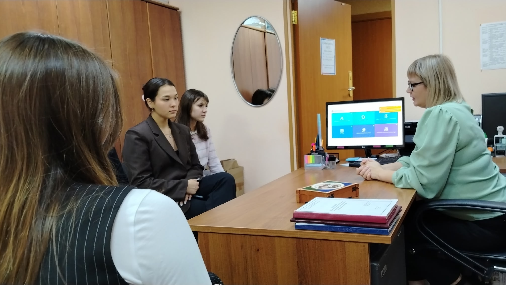  Экскурсия в Администрацию сельского поселения Нижнесортымский